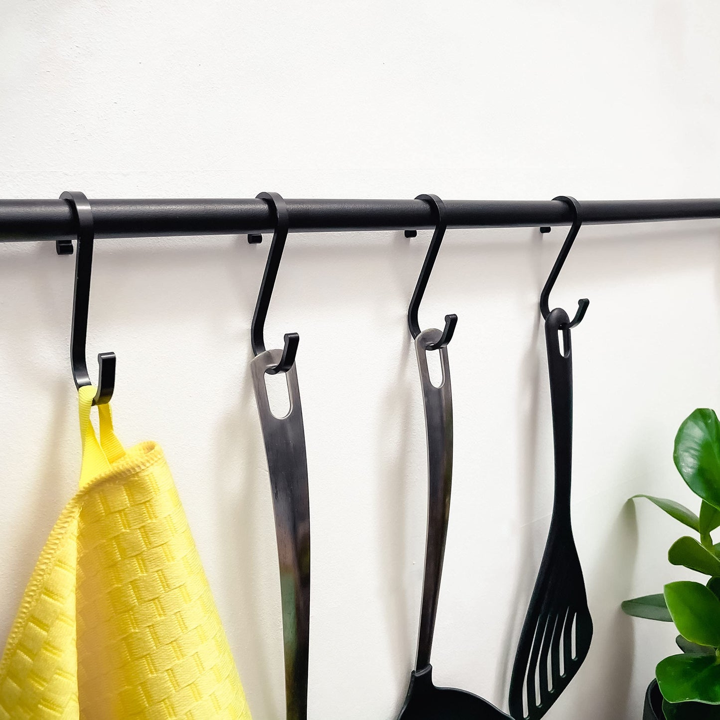 Praknu 12 S Haken Klein Schwarz Flach 8cm - bis 25kg Belastbar - Rostfreie S-Haken zum Aufhängen