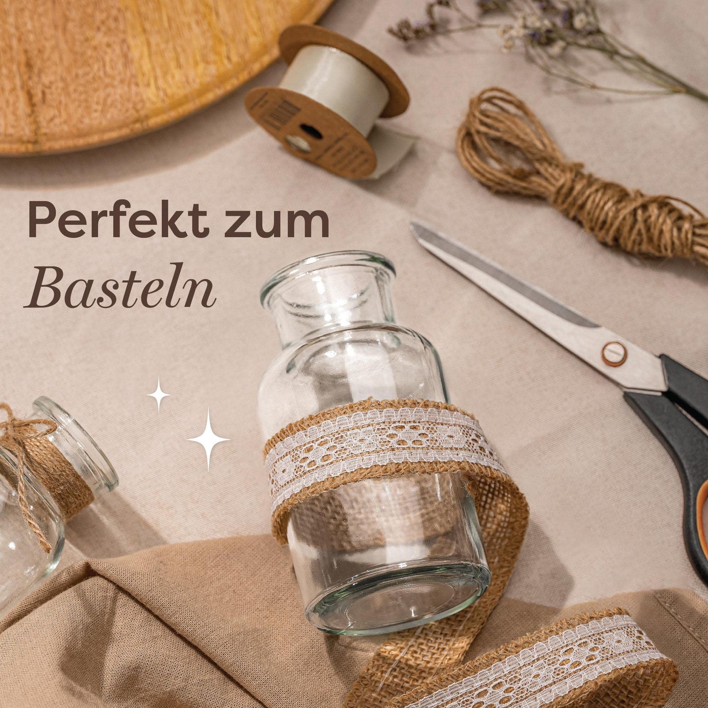 Praknu 12 Kleine Glasvasen - 12,5 cm hoch - Inklusive Juteschnur - Vintage Design - Traumhafte Deko für Hochzeit - Spülmaschinenfest